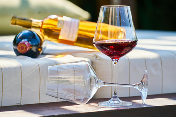 red-white-wine-on-display