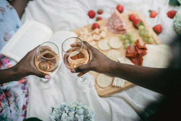 10 Unforgettable Date Ideas with Your FREEZY Wine Cooler Sleeve